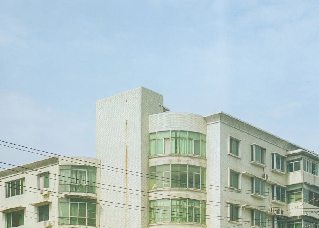工业级与民用级电子元器件性能对比分析及选型建议